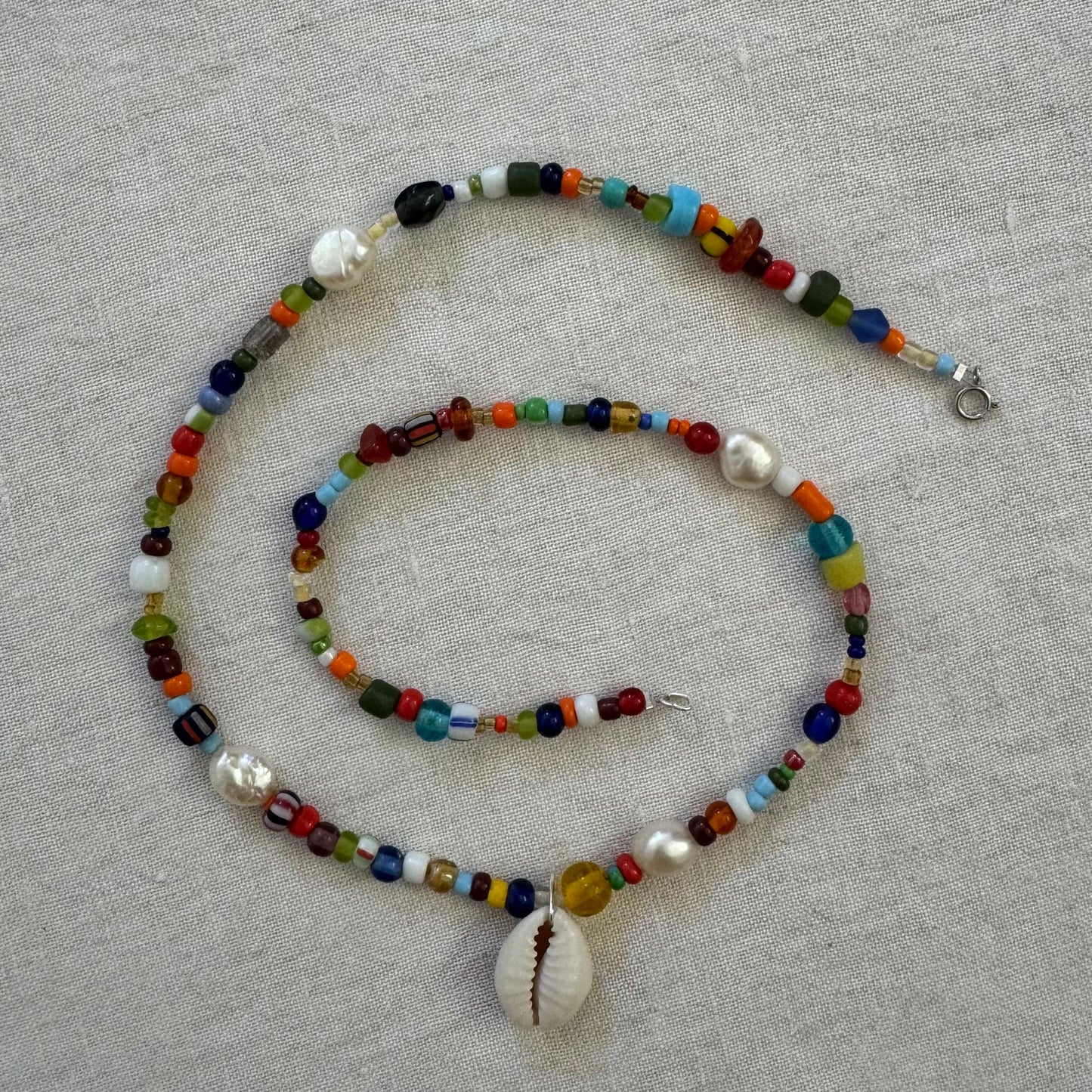 Beaded necklace - cowrie
